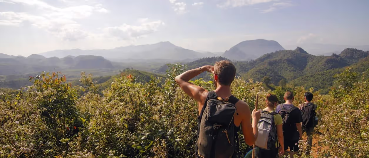 People discovering the nature of Vang Vieng in Laos