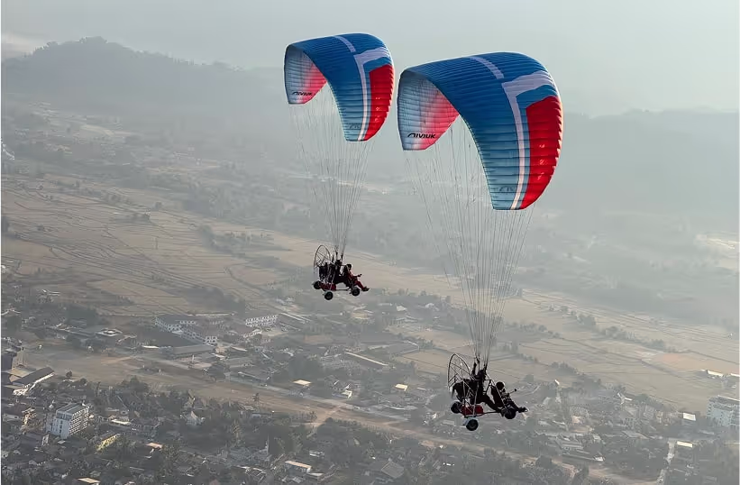 Paramotor in the sky of vang vieng